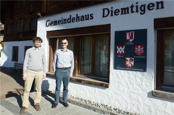 Gemeinsamer Neuanfang von Gemeindeschreiber David Abrecht und Finanzverwalter Beat Reber bei der Gemeindeverwaltung Diemtigen.