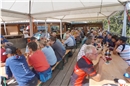 Gemütliche Dorfet-Stimmung auf der Terasse der Ritz-Bar.