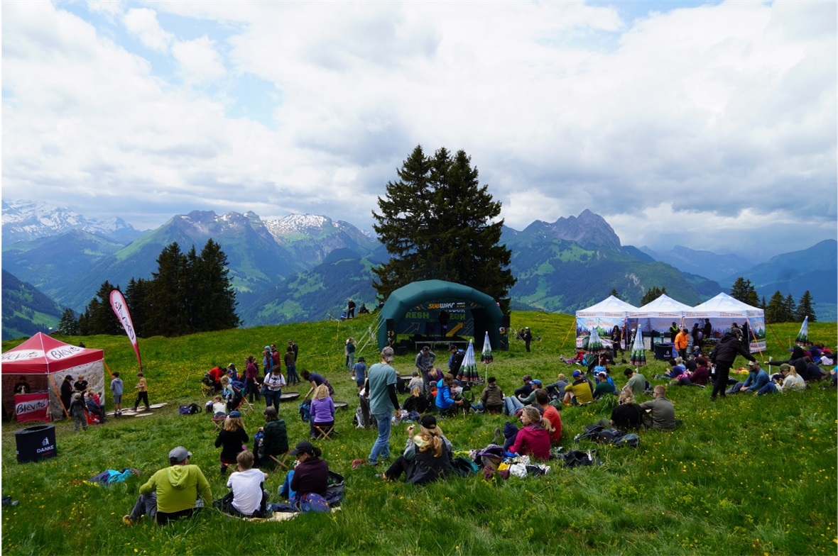 Gemütliche Stimmung bei der Subway Talent Bühne.