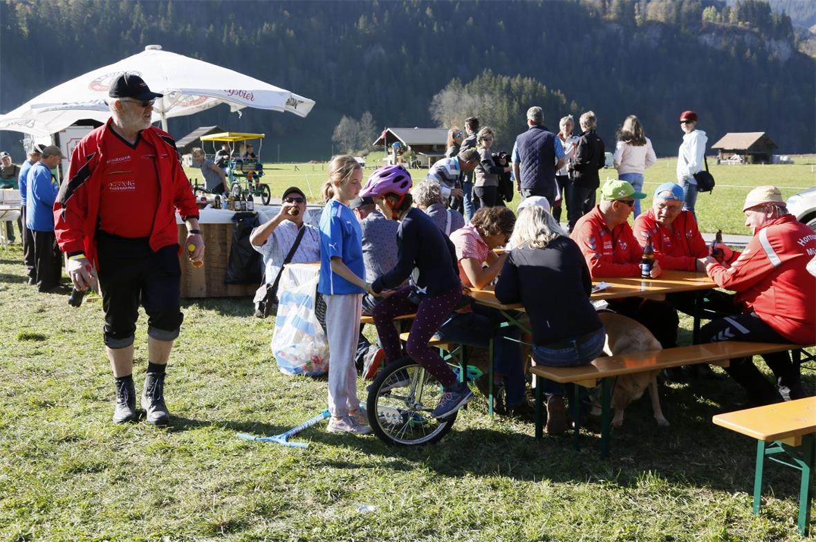 Gemütlichkeit ist ein wichtiger Bestandteil beim Hornussen.