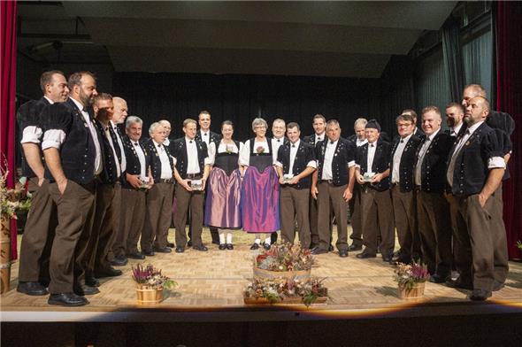 Genial und doch bodenständig: Der neuste Tonträger des Jodlerklubs Flüehblüemli Därstetten heisst «Im Nöie Gwand» und wurde passend zum 60. Jubiläum des Vereins veröffentlicht und hier dem Publikum präsentiert.