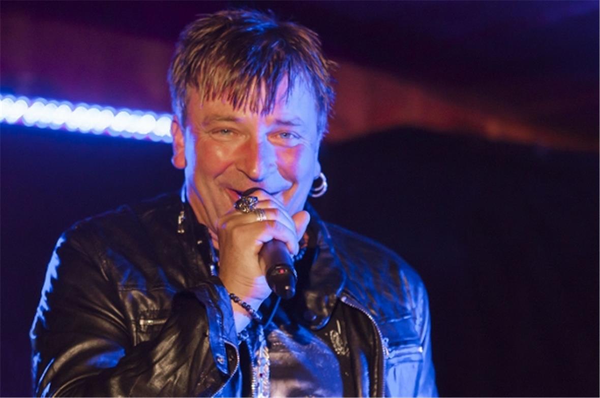 George begeisterte als Headliner und spielte seine rockigen Hits mit gutem Gespür fürs Publikum.