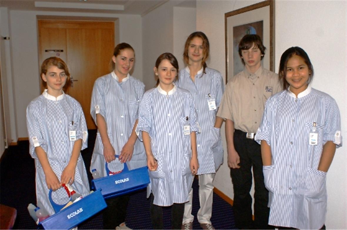 Gepflegter Zimmer-Service: Gouvernante Corinne Gempeler (Mitte) mit Patricia Rie...