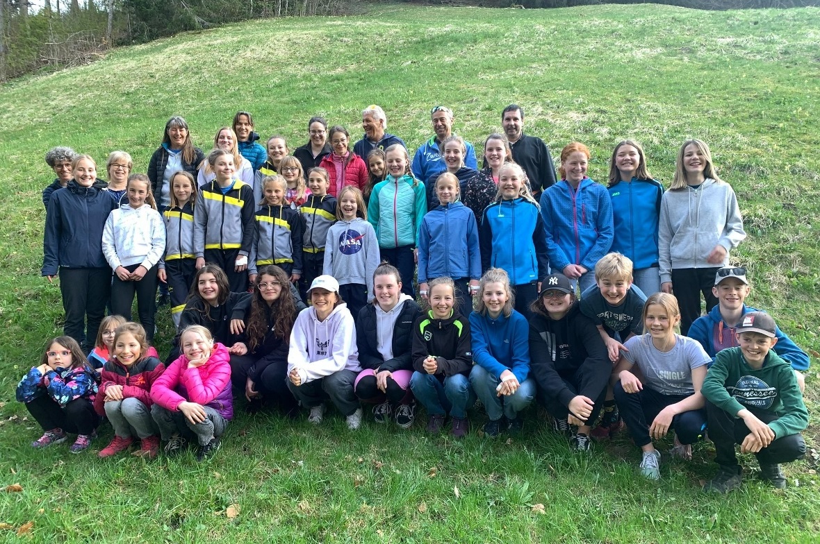 Gesamtfoto mit den Turnern/-innen K3–K5 und einigen Leitern.