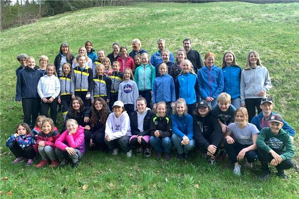 Gesamtfoto mit den Turnern/-innen K3–K5 und einigen Leitern.