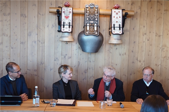 Geschäftsführer Bernard Tschannen, Ständerätin Isabelle Moret, Architekt Mario Botta und VR-Präsident Marcel Bach