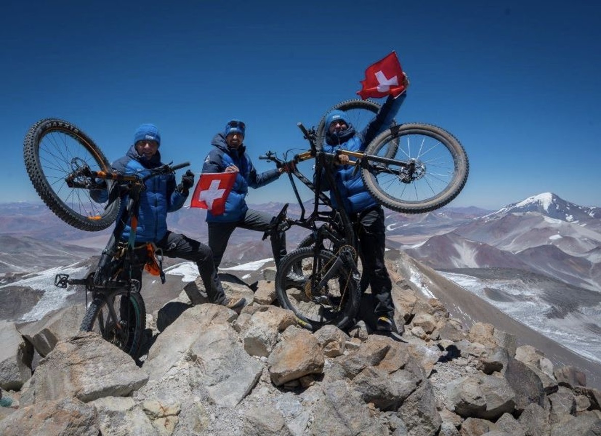 Geschafft – Dany Gehrig, André Lüthi und Pädi Griessen auf dem Gipfel des Ojos d...