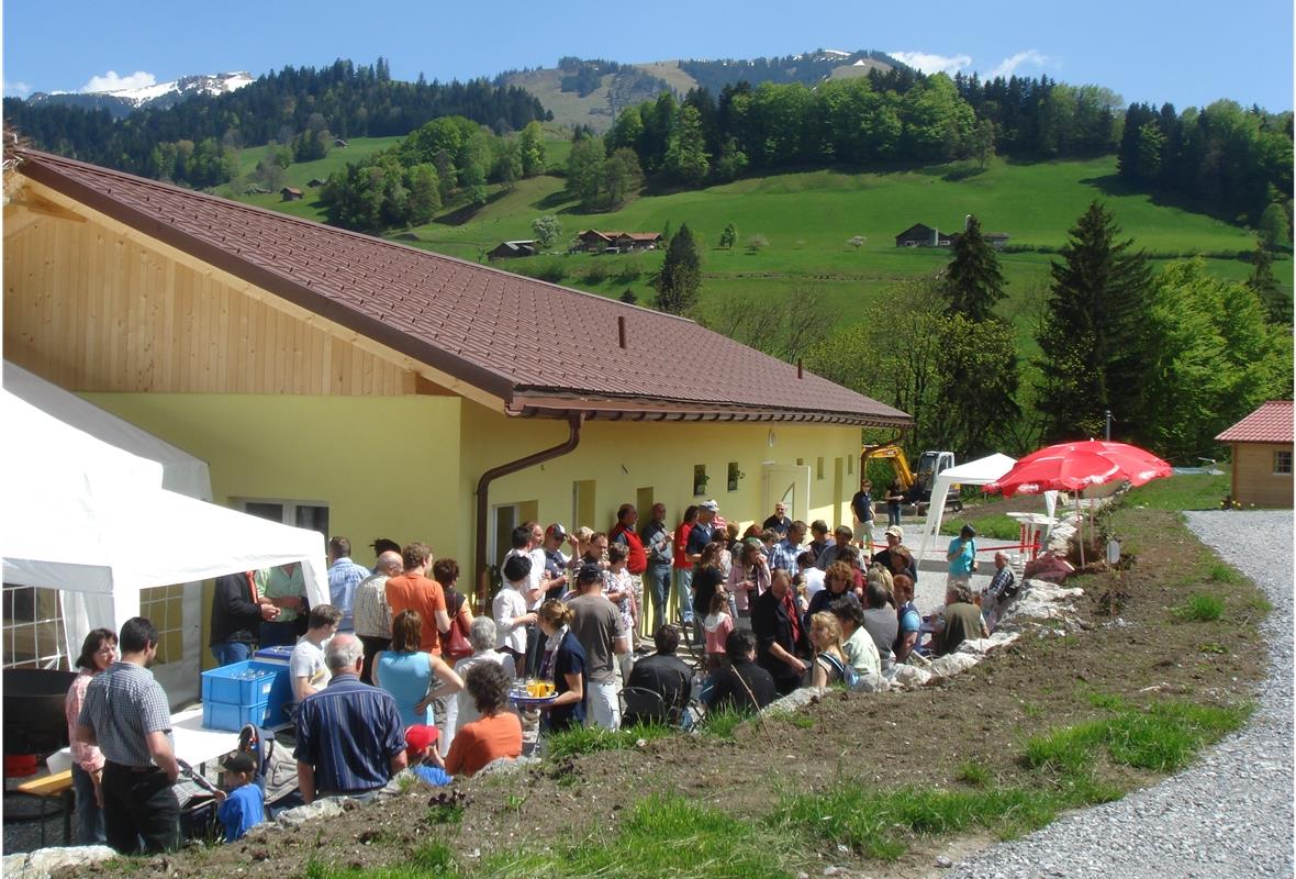 Gespannt erwartet wurde das Zerschneiden des Bandes.