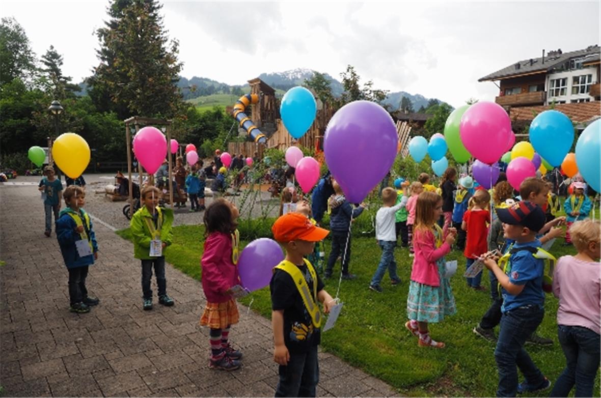 Gespanntes Warten. Wann dürfen die Ballons fliegen?