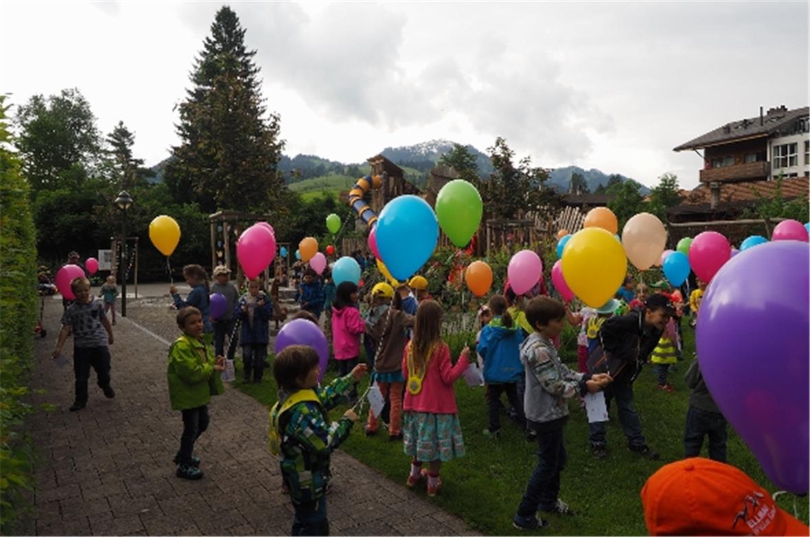 Gespanntes Warten. Wann dürfen die Ballons fliegen?