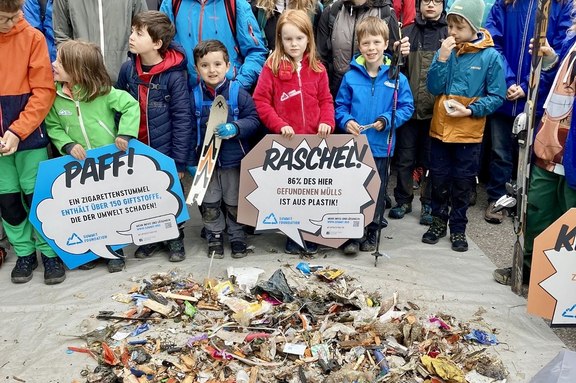 Gesucht – gefunden: Vieles, was nicht in die Natur und auf die Pisten gehört, wurde von freiwilligen Helfern bei der Clean-up-Tour an der Lenk aus der Landschaft zurückgeholt und nun fachgerecht entsorgt.