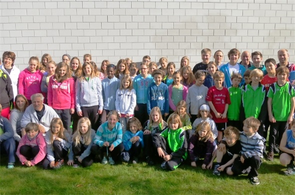 Getu-Riegen Zweisimmen und Saanen-Gstaad mit ihrem Leiterteam.