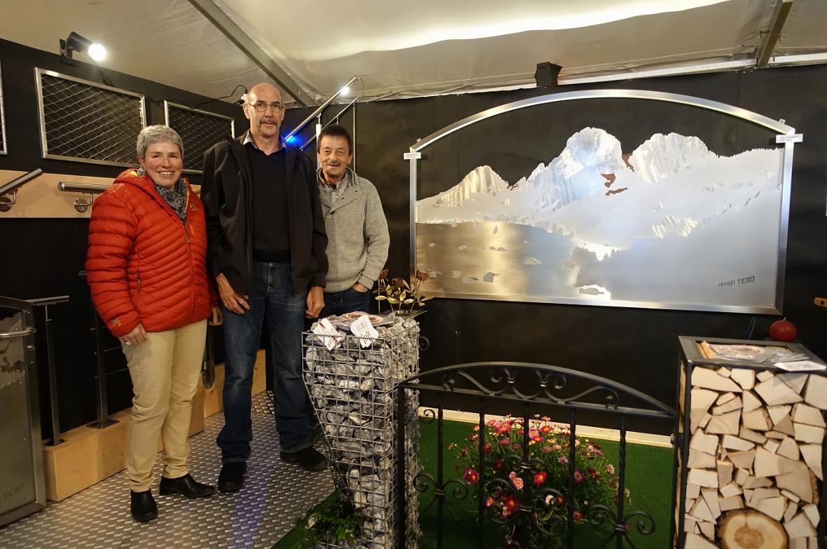 Gewerbevereinspräsident Hans Teuscher, flankiert von seiner Frau Susanna und KMU...