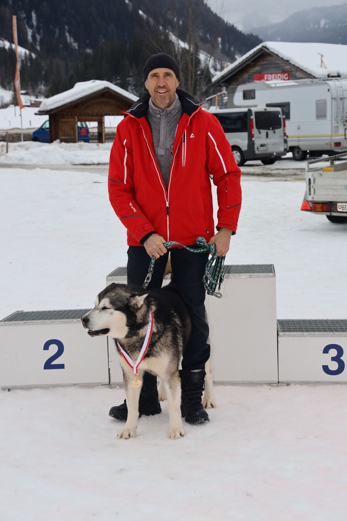 Gewinner Sprint, 6 Hunde AM, S, G, 12 km / 8 km