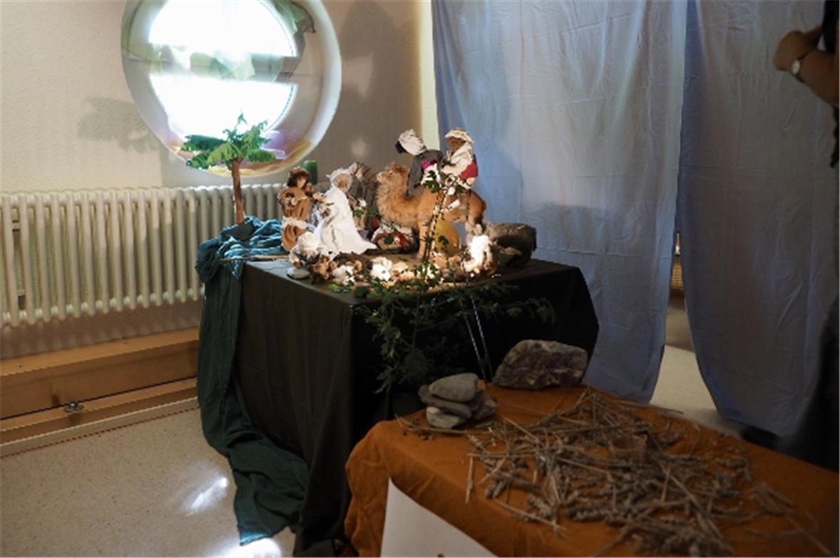 Gideon , sein Vater und die auf Kamelen reitenden Midianiter.