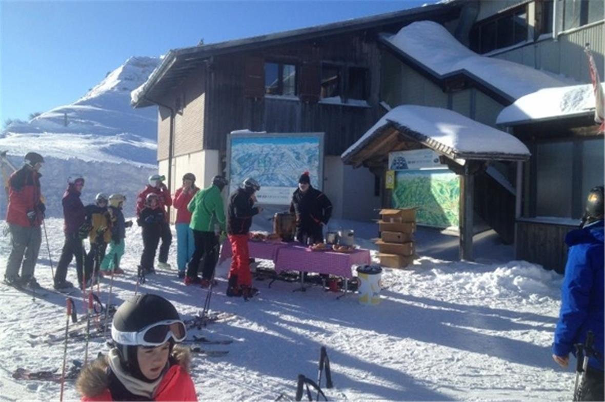 Gipfeli und Tee auf dem Rinderberg.