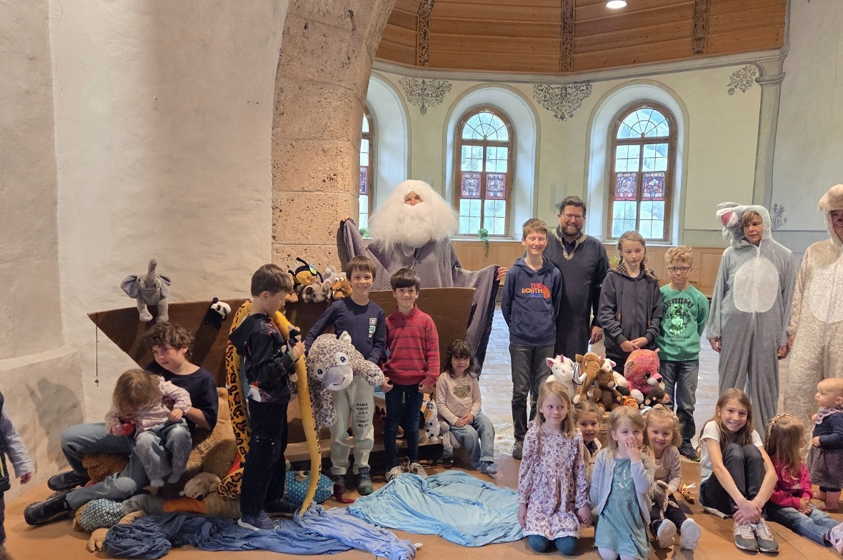 Glänzende Augen bei den Teilnehmenden und Gestaltenden der Mottokirche.
