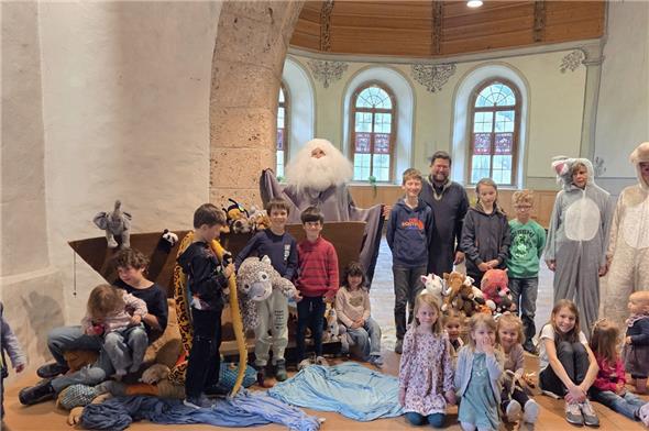 Glänzende Augen bei den Teilnehmenden und Gestaltenden der Mottokirche.