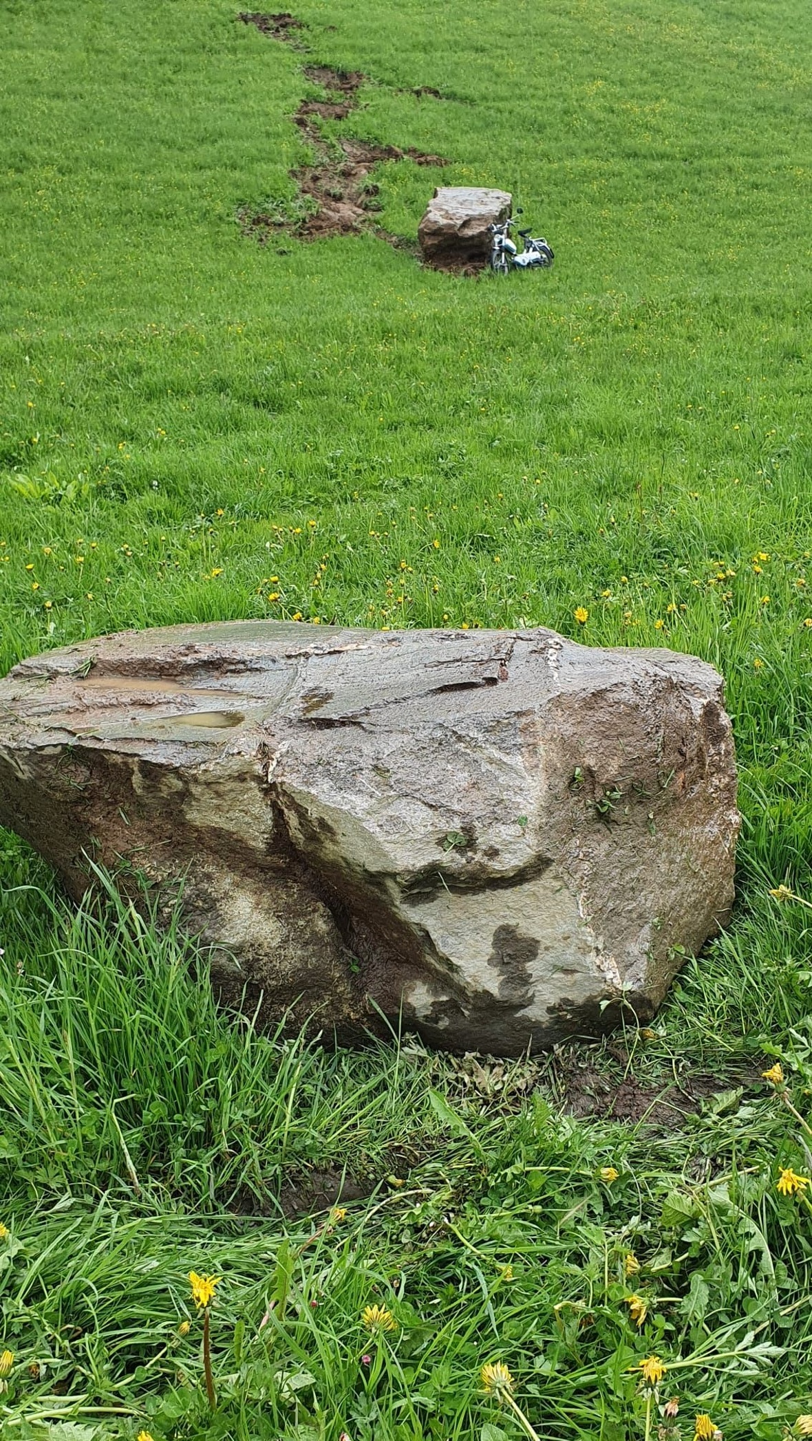 Gleich zwei Felsbrocken in kurzer Zeit lösten sich.
