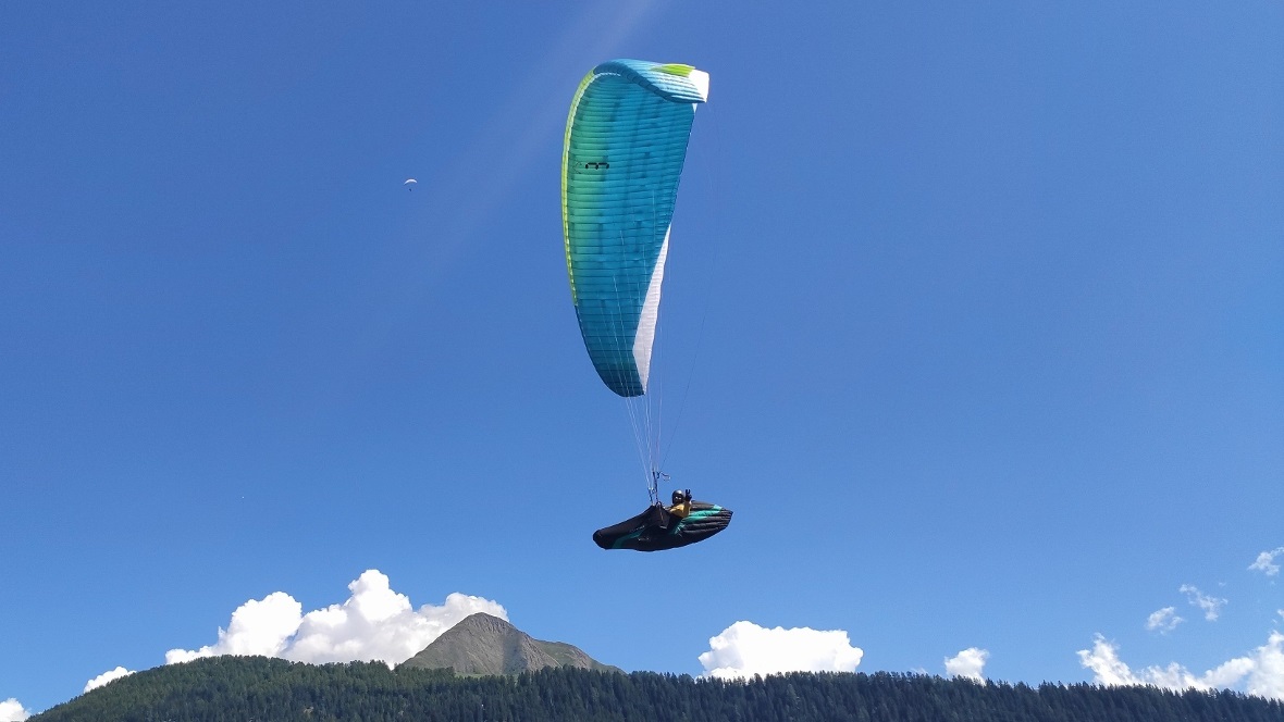 Gleitschirmpilot Andreas Birenstihl bei der Schweizermeisterschaft in Fiesch.