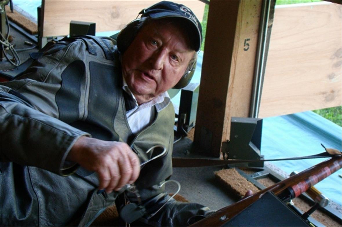 Gottfried Ginggen aus St. Stephan mit Jahrgang 1924 nahm zum 72. Mal am Feldschiessen teil.