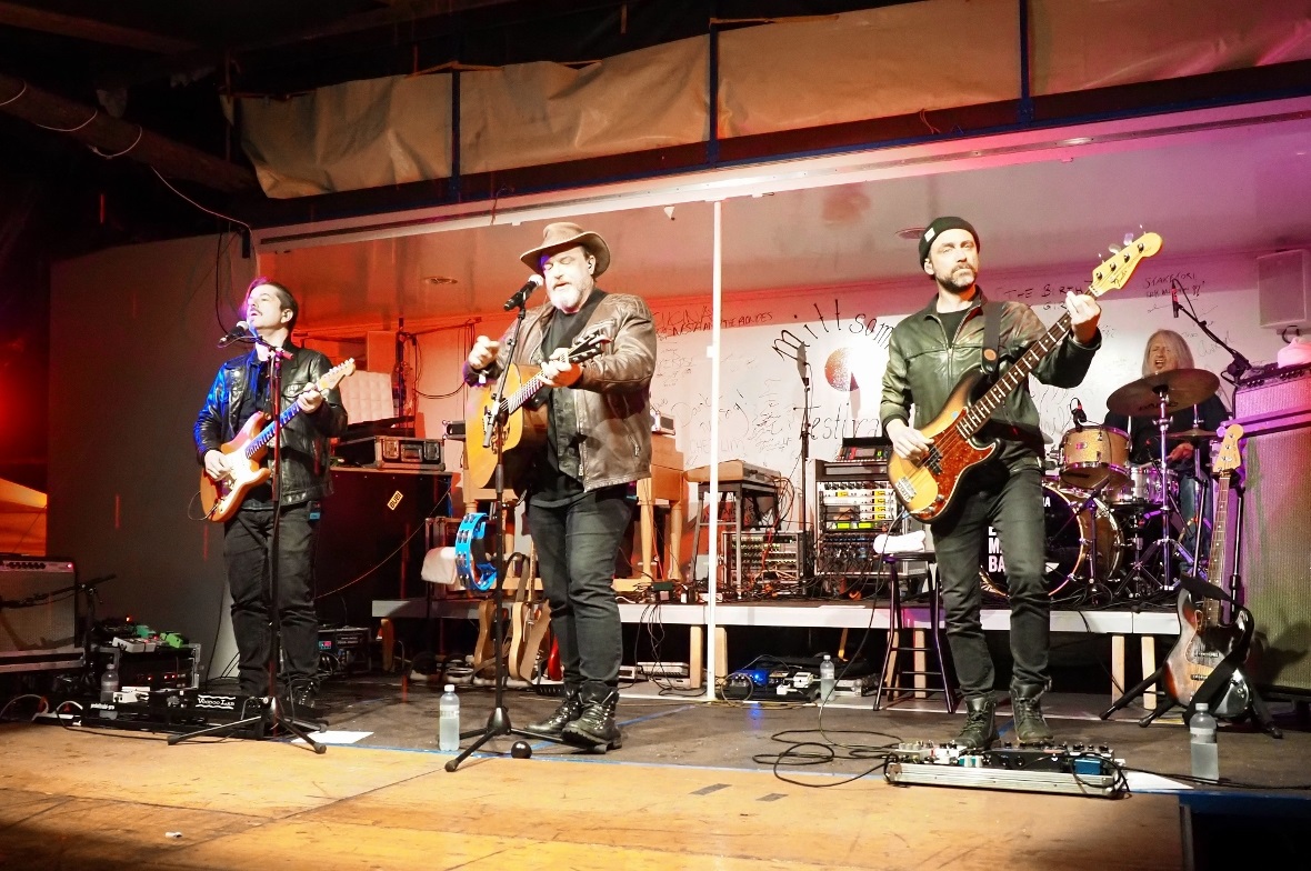 Grandiosen Schweizer Bluesrock bot die Ellis Mano Band mit Edis Mano, Chris Elli...