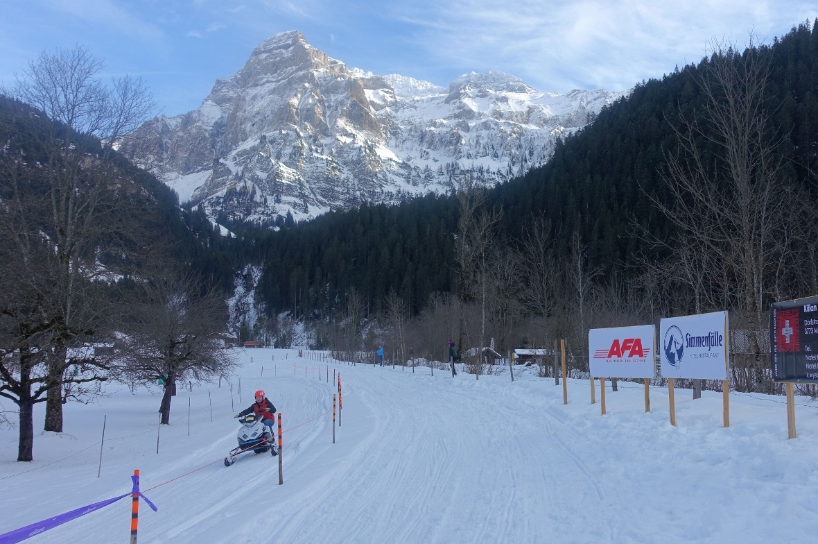 Gross und klein erfreuten sich an den ersten Schneetöff-Runden.