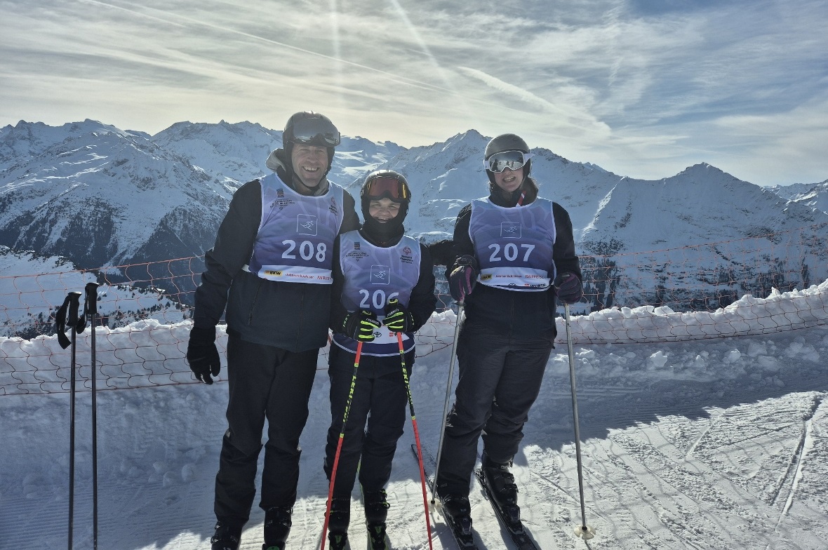 Grosse Freude an den Wintergames 2024, von links: Daniel Zeller, Alain Gerber, D...