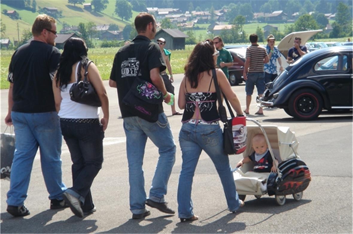 Grosse und kleine Fans kamen stilecht zum Festival.