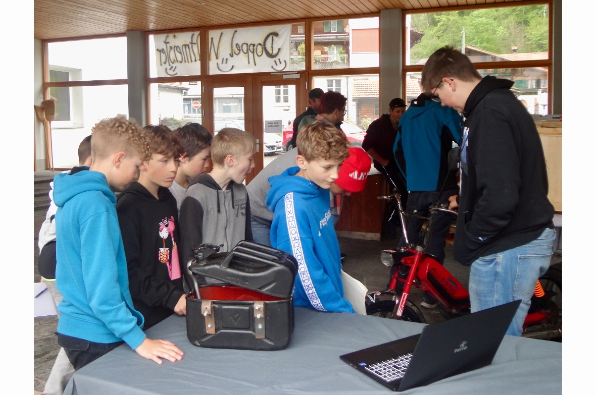 Grosses Interesse bei der Töffli-Sachoche von Fabian Linder.