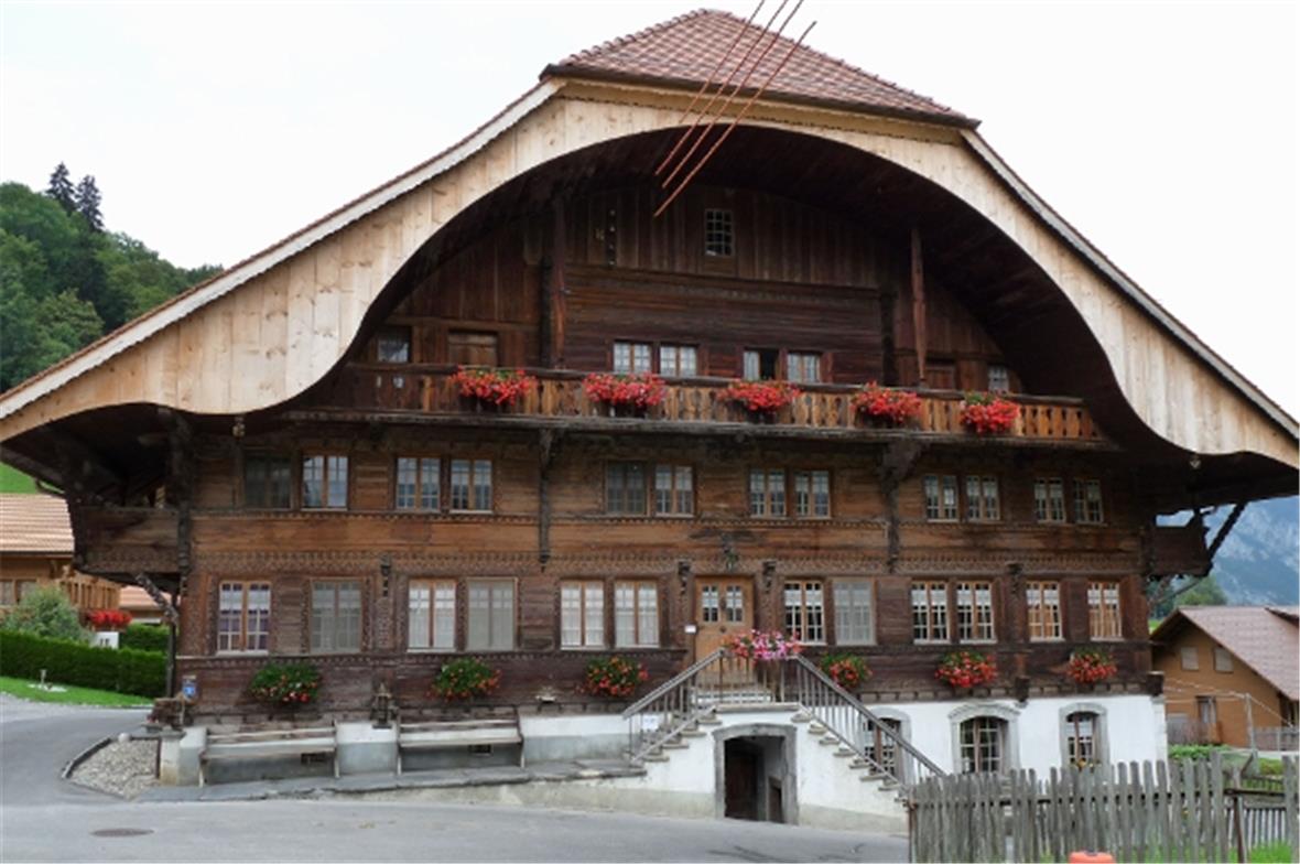 Grosshaus mit ausgebautem Estrich, ausgeführt durch die Internatsbaugruppe