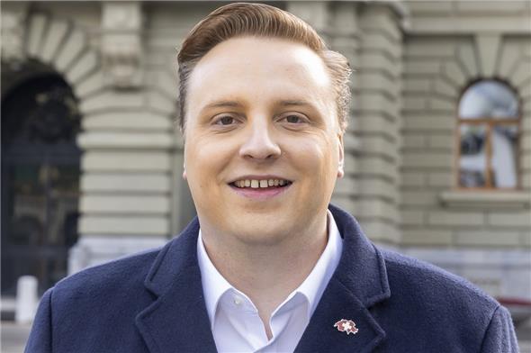 Grossrat Nils Fiechter stellt sich vehement gegen die Schliessung der Chirurgie in Zweisimmen und verweist auf die absehbaren Folgen für die Region.