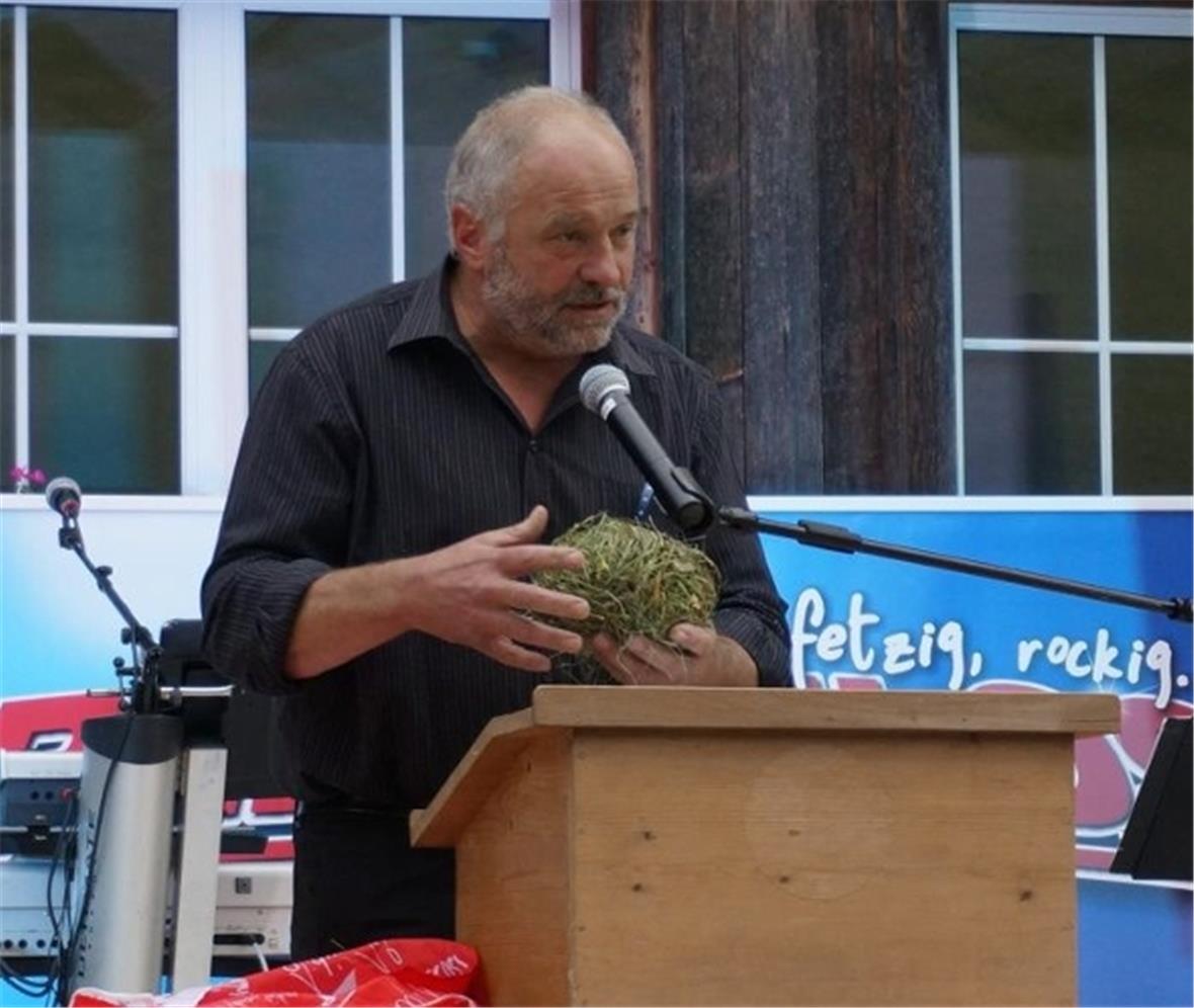 Grossrat Samuel Graber bei seiner kurzweiligen und interessanten Festansprache.