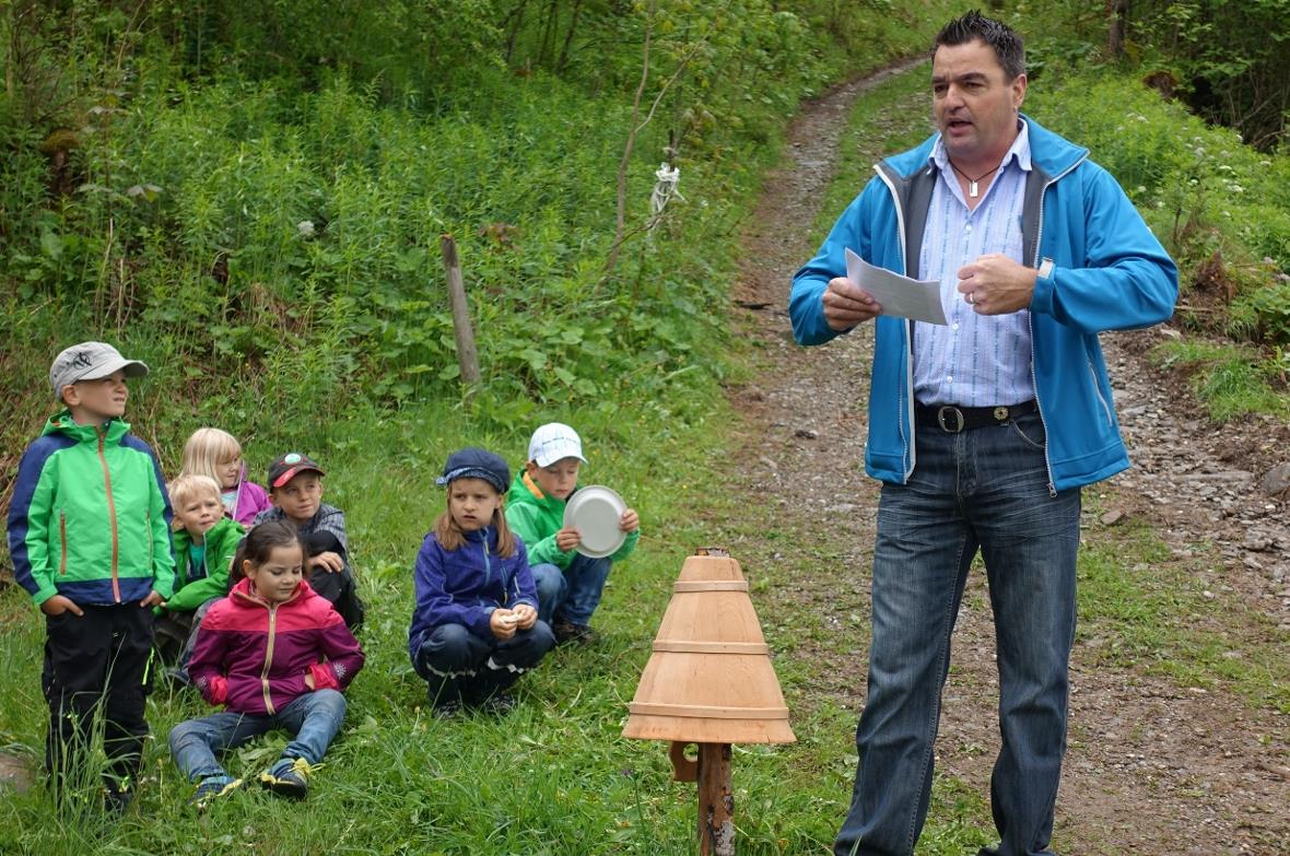 Grossrat Thomas Knutti erreichte mit seinen Grussworten aufmerksame Zuhörer.