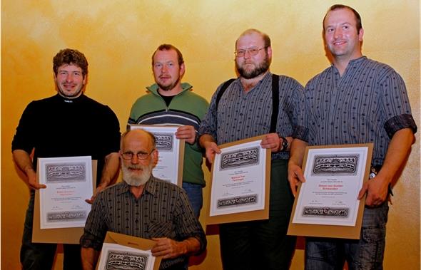 Gruppe 1: hintere Reihe: Erwin Zumbach, Martin Schmutz, Markus Frei, Simon von Gunten; vordere Reihe: Hans Gerber