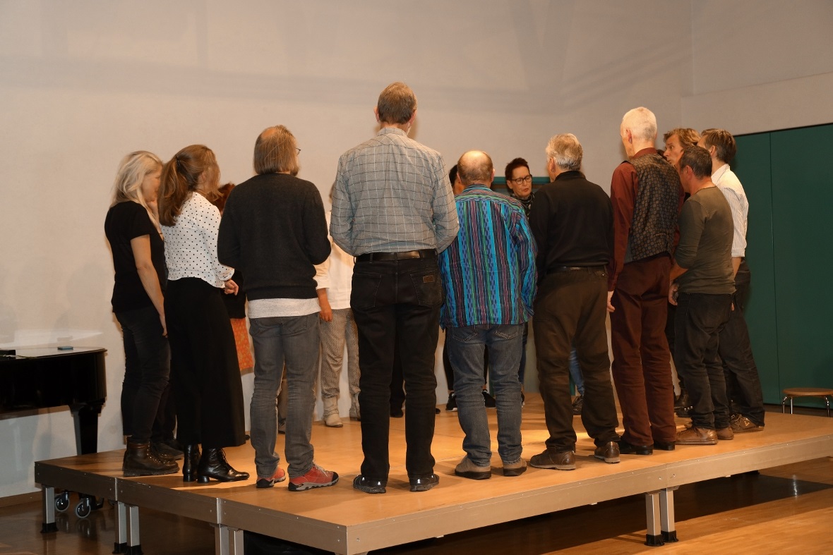 Gruppe Oberton Singen mit den beiden Leitern Christian Zehnder und Marcello Wick...