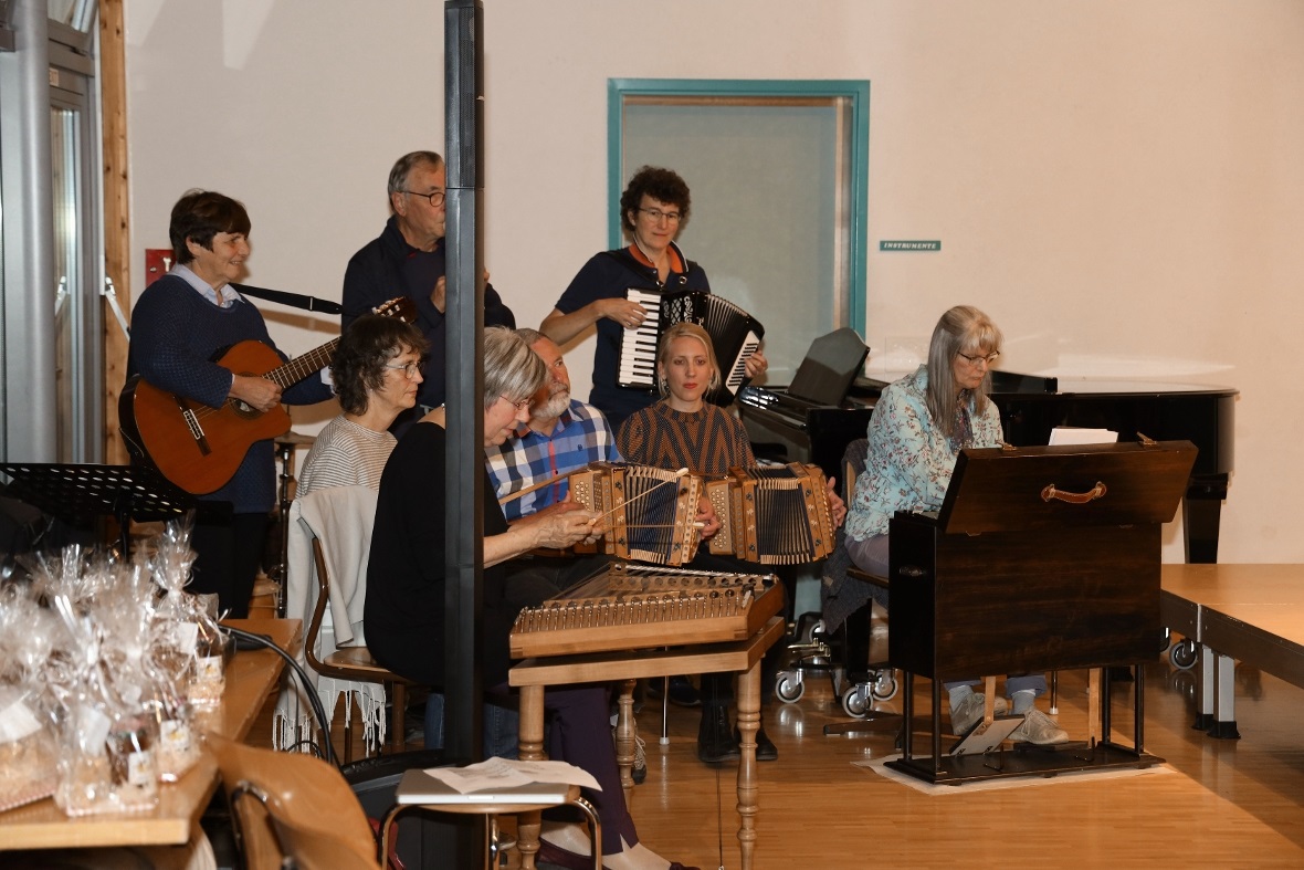 Gruppe Schweizer Volksmusik, Musizieren nach Gehör.