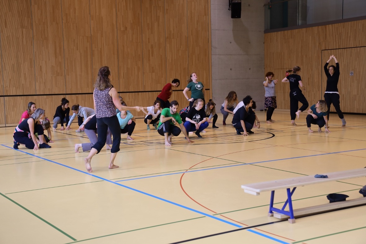 Gruppe Tanz Werk unter der Leitung von Oki Degen.