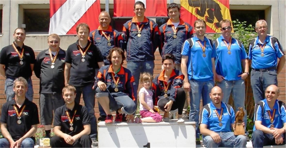 Gruppenbild Podest: 1 Buchholterberg, 2 Zweisimmen-St. Stephan, 3 Boltigen