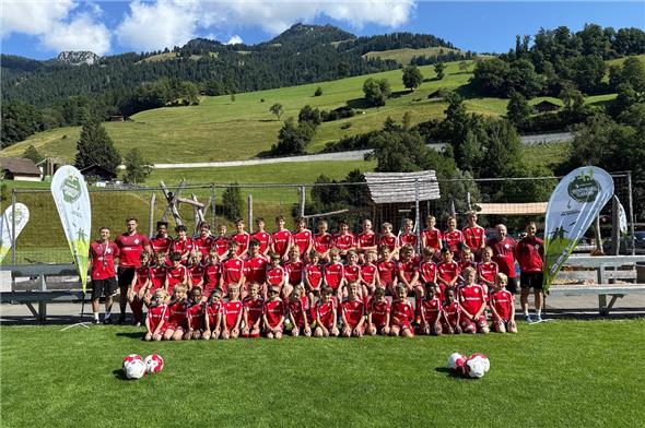 Gruppenfoto Swisscom Football Erlenbach 2025.