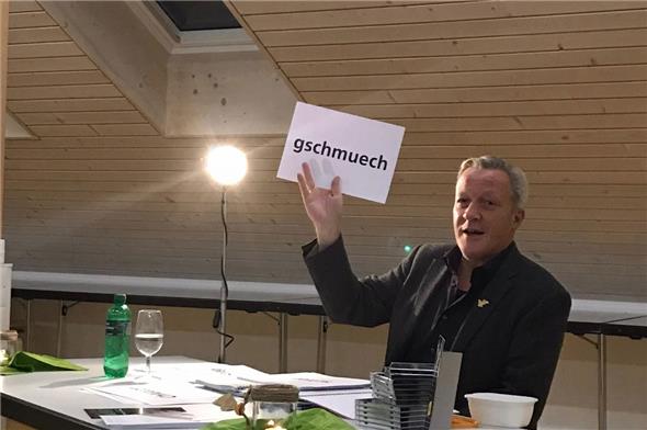 «Gschmuech» – ein wunderschönes, berndeutsches Wort, das von Domenico Gottardi während seiner Lesung vorgestellt wurde.