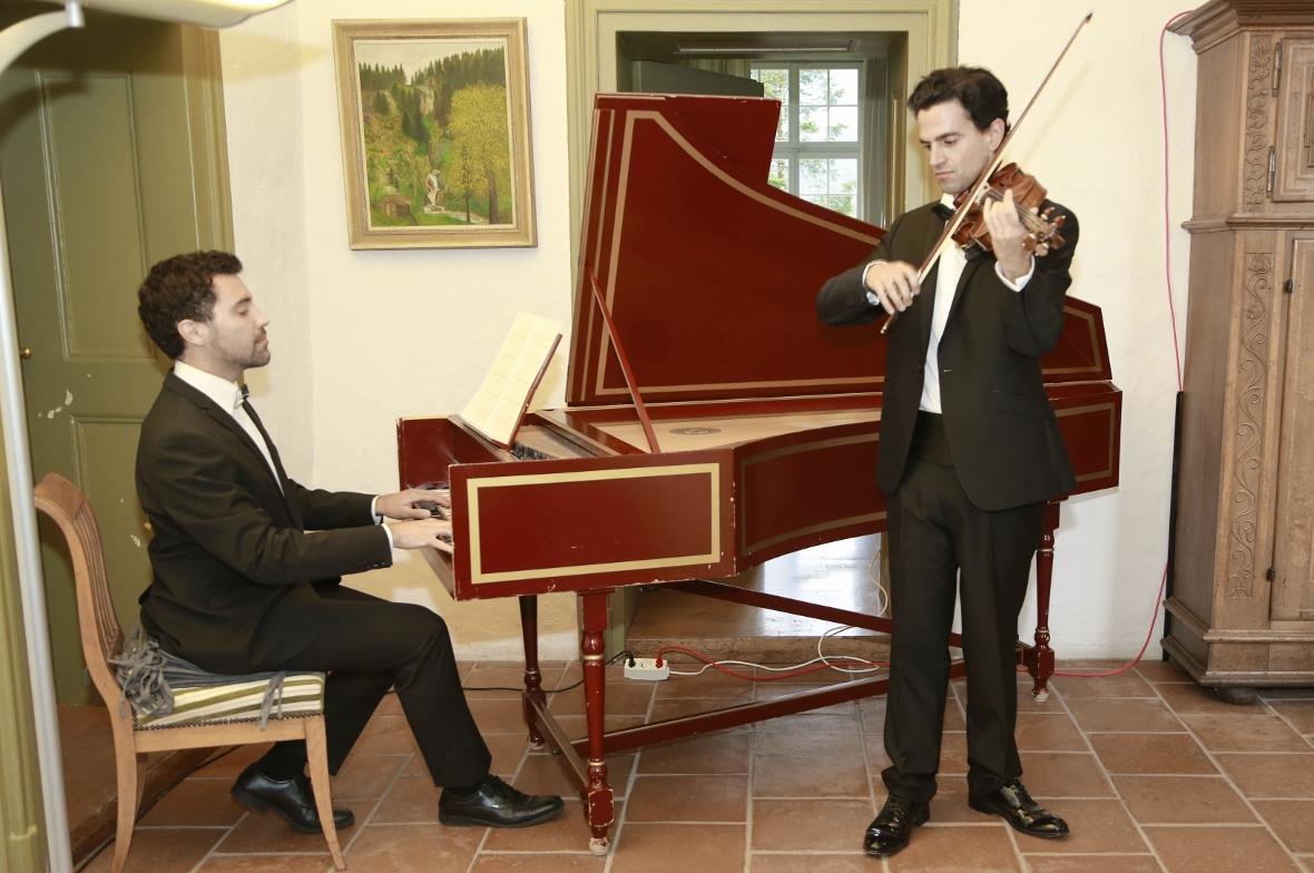 Guillermo Navarro mit der Violine und Daniel Delgado am Cembalo.