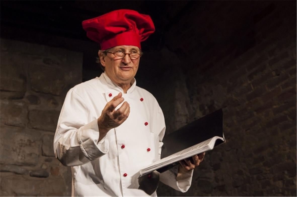 Gusti Pollak alias Chefkoch Gustave mit seinem Menu, das so heiss gegessen wie g...