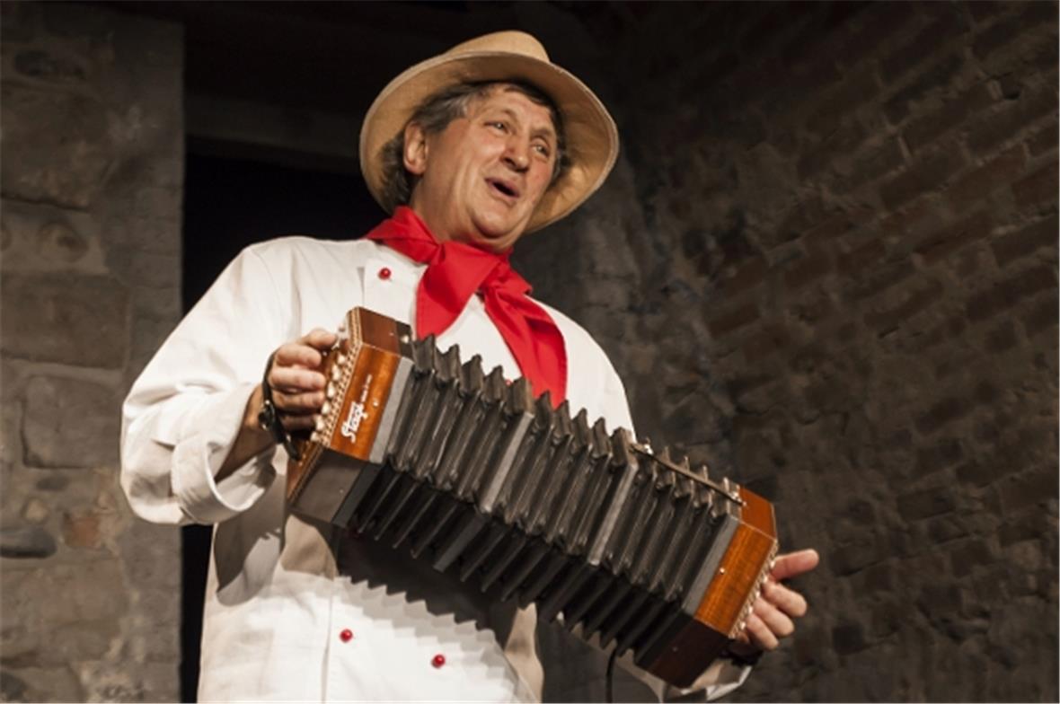Gusti Pollak alias Gian-Carlo, der Somelier, der mit seinem italienischen Akzent...