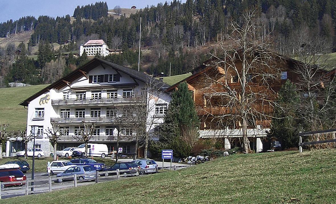 Ein Jahr Spitalgeschichte im Simmental–Saanenland Gut funktionierendes Spital Zweisimmen mit Landreserven in bester Lage.