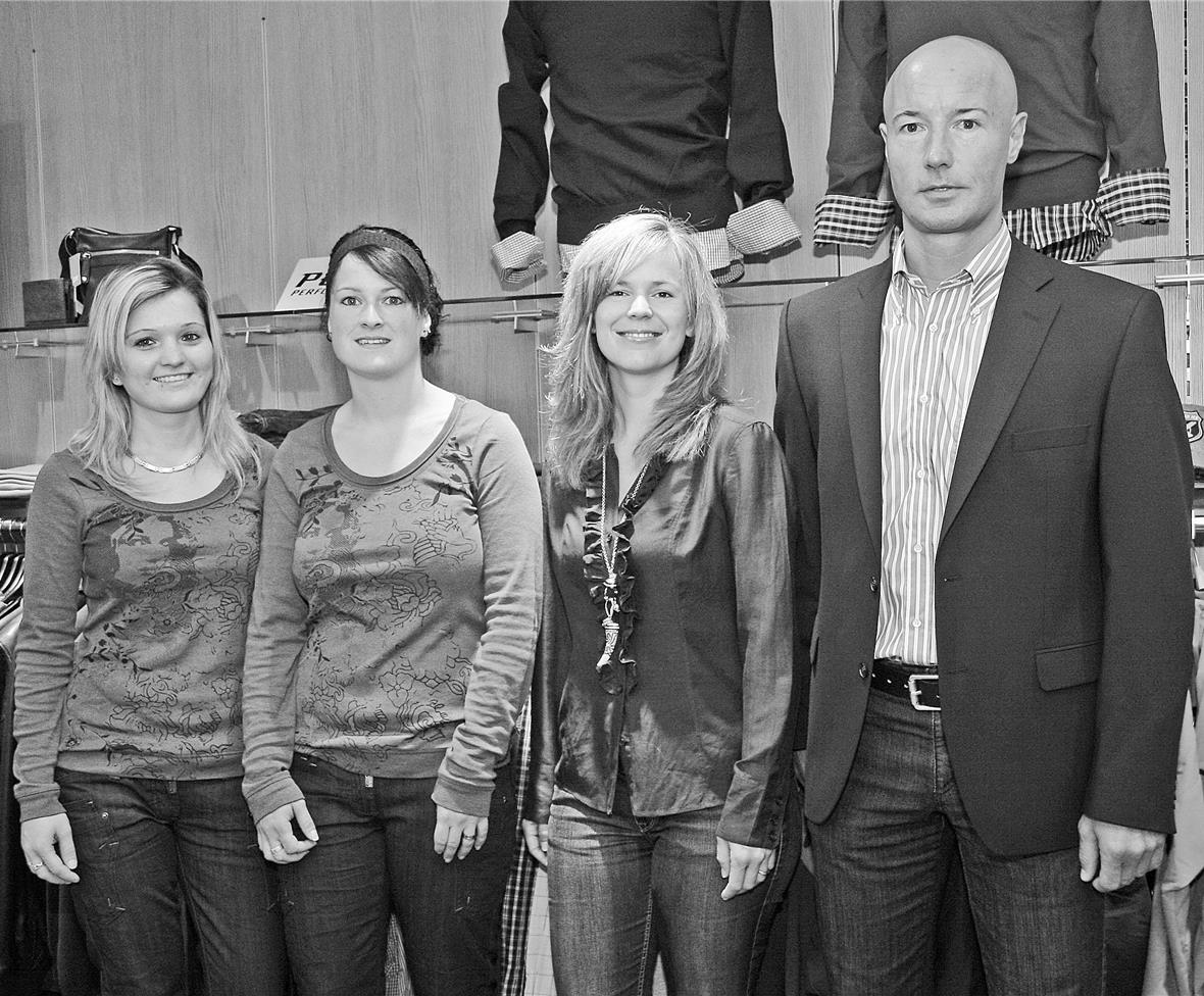 Haben ihr neues Geschäft mit Erfolg eröffnet: v.r. André Troxler, Yvonne Arnold und die beiden Mitarbeiterinnen Stephanie Matti und Natalia Heinz.