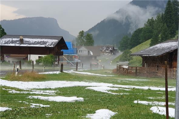 Hagel in Schwenden/Winteregg im Diemtigtal.