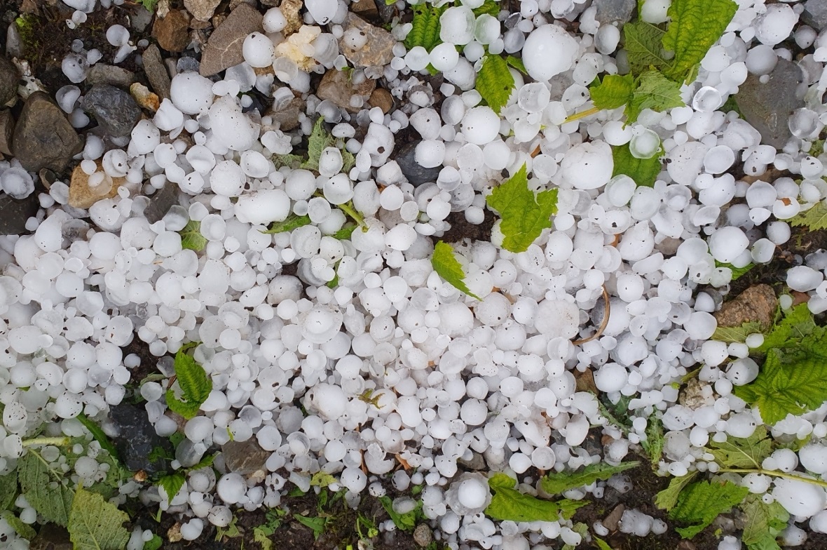 Hagel in Schwenden/Winteregg im Diemtigtal.