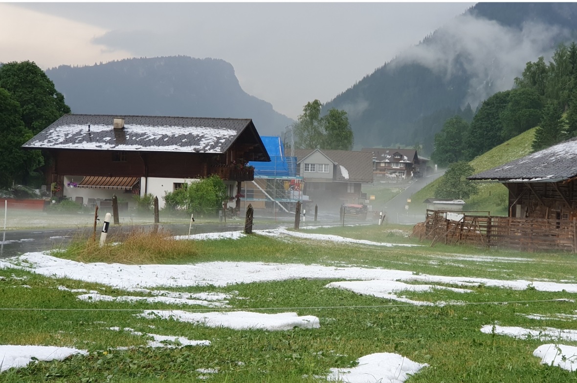 Hagel in Schwenden/Winteregg im Diemtigtal.