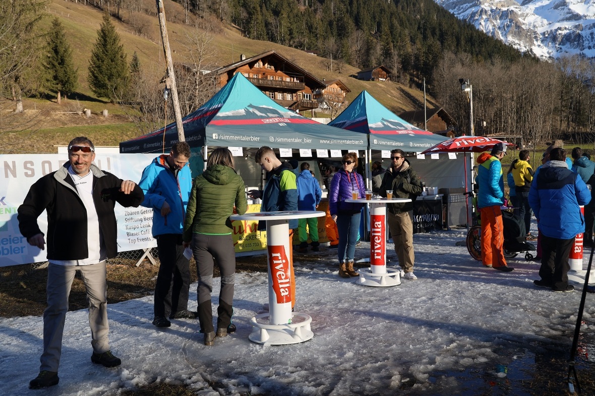 Hamburger, Bratwurst, Nussgipfel und Simmentaler Bier, alles war da.